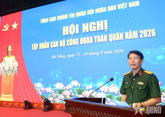  Đại tá Nguyễn Hồng Lợi, Trưởng ban Công đoàn Quốc phòng phát biểu khai mạc.  