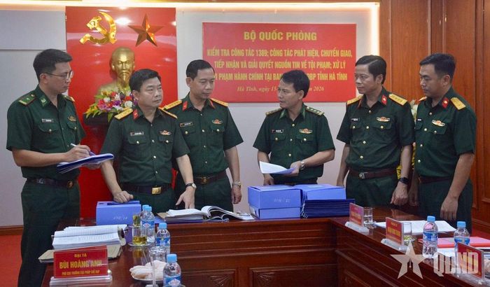  Đoàn công tác kiểm tra hệ thống văn bản, sổ sách tại Ban Chỉ huy Bộ đội Biên phòng Hà Tĩnh.