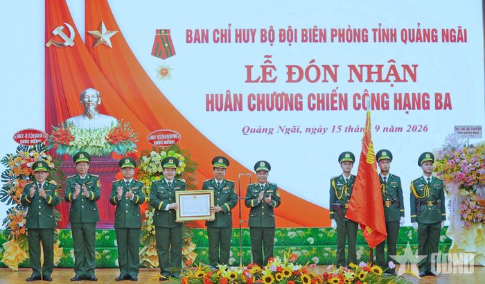  Ban chỉ huy Bộ đội Biên phòng tỉnh Quảng Ngãi đón nhận Huân chương Chiến công hạng Ba.  