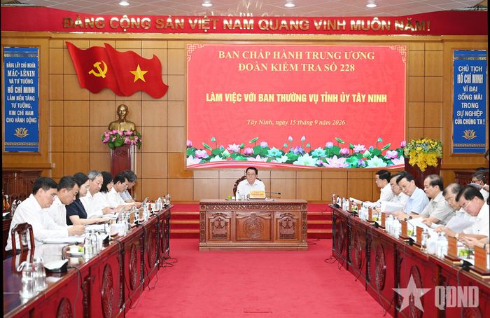Toàn cảnh buổi làm việc.