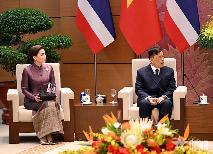 Nhà vua Thái Lan Maha Vajiralongkorn Phra Vajiraklaochaoyuhua và Hoàng hậu. Ảnh: TRỌNG HẢI