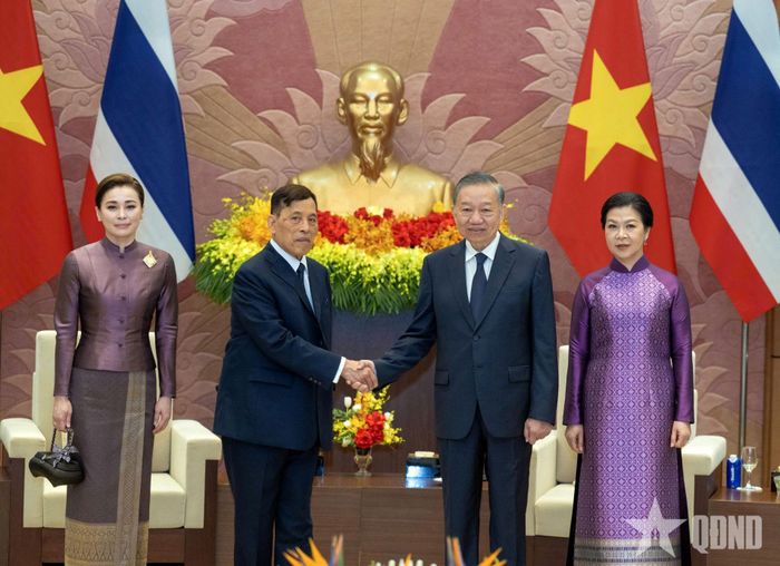 Tổng Bí thư, Chủ tịch nước Tô Lâm và phu nhân cùng Nhà vua Thái Lan Maha Vajiralongkorn Phra Vajiraklaochaoyuhua và Hoàng hậu. Ảnh: TRỌNG HẢI
