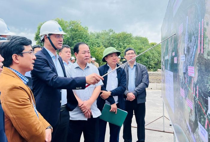 Đồng chí Lê Ngọc Quang – Bí thư Thành ủy Đà Nẵng kiểm tra tiến độ hạ tầng giao thông khu vực phía Nam thành phố.