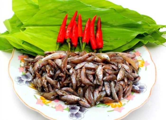 Nguyên liệu chính để kho cá rầm.