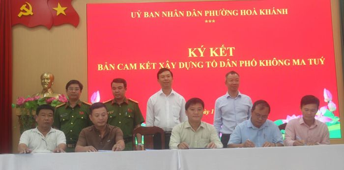 Các tổ dân phố ký cam kết xây dựng "Tổ dân phố không ma túy".