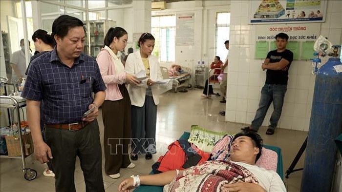 Bệnh viện Đa khoa khu vực Cam Lộ khuyến cáo những người đã sử dụng thực phẩm nghi liên quan đến vụ việc, nếu xuất hiện các triệu chứng bất thường về đường tiêu hóa, cần đến ngay cơ sở y tế gần nhất để được thăm khám, theo dõi và điều trị kịp thời.