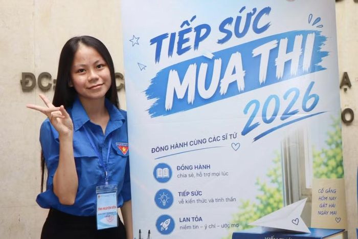 Thu Hà tham gia hỗ trợ trong chương trình "Tiếp sức mùa thi" năm 2026, tại Hà Nội.