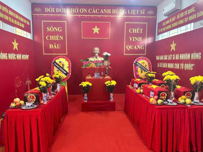 Hài cốt liệt sĩ được đưa về UBND xã để bảo quản, phục vụ công tác giám định. Ảnh: BAN CHỈ HUY QUÂN SỰ XÃ ĐẶNG THÙY TRÂM