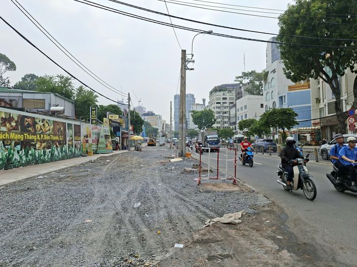  Mở rộng vỉa hè đường Cách Mạng Tháng Tám, phục vụ điều chỉnh giao thông để thi công tuyến metro Bến Thành - Tham Lương 