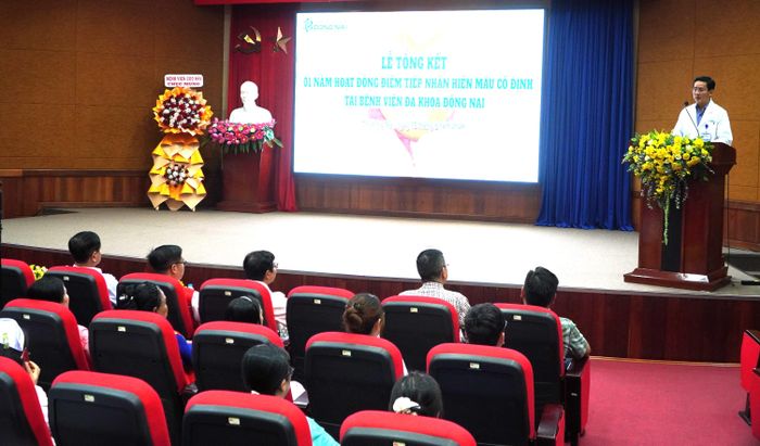 BS.CKII Đinh Cao Minh, Phó Giám đốc phụ trách điều hành Bệnh viện Đa khoa Đồng Nai phát biểu tại buổi lễ.
