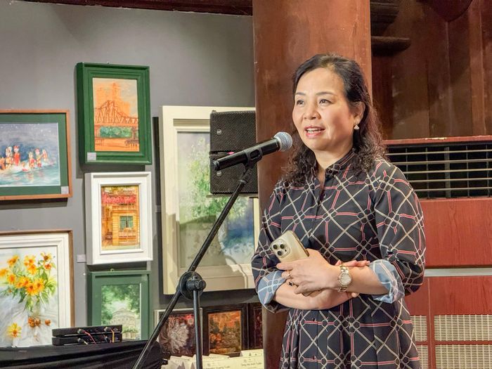  TS Ngô Phương Lan, Chủ tịch Hiệp hội Xúc tiến phát triển điện ảnh Việt Nam phát biểu đề dẫn. Ảnh: THƯƠNG NGUYỄN 