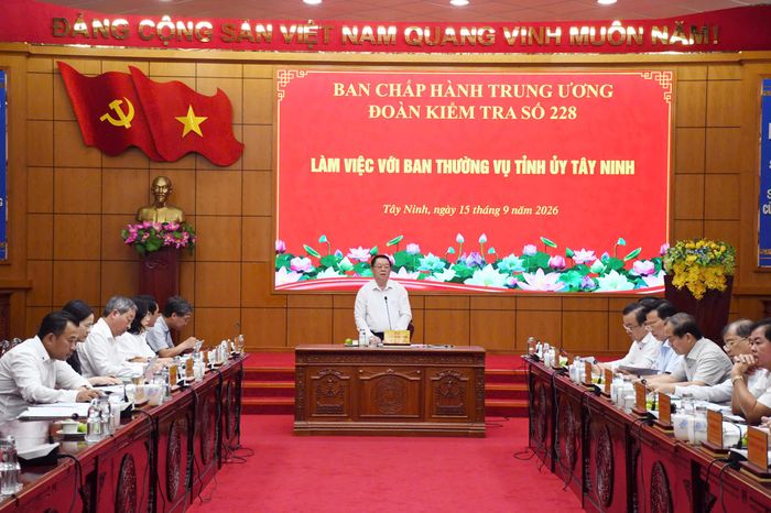  Quang cảnh buổi làm việc 