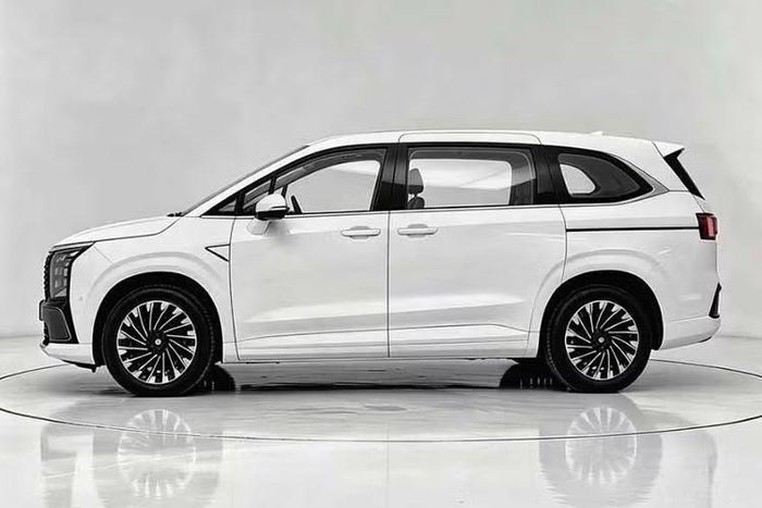 Hyundai Custin 2027 sở hữu chiều dài 4.959mm, chiều rộng 1.856mm và chiều cao 1.733mm, cùng chiều dài cơ sở đạt 3.055mm.