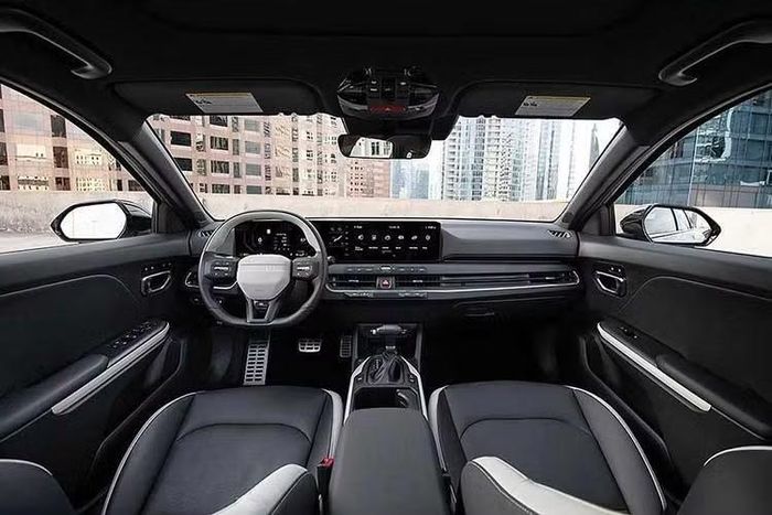 K4 Hatchback dành những người tìm kiếm một mẫu ôtô nhỏ gọn với tỷ lệ thân xe linh hoạt mà không phải hy sinh tính tiện dụng của không gian nội thất. Trong khi đó, Kia K4 Sportswagon được phát triển với nóc kéo dài và khoang hành lý dung tích lớn, tối đa hóa không gian chở đồ cho những chuyến đi đường dài cũng như nhu cầu sử dụng của gia đình.