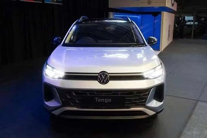Tuy nhiên, vị trí này đã thuộc về Suzuki trong năm 2025 nhờ những mẫu xe giá rẻ được nhập khẩu từ Ấn Độ. Với những mẫu xe dễ tiếp cận hơn như Tengo, Volkswagen đang tìm cách giành lại vị trí này. Việc phát triển Tengo do Volkswagen Brazil dẫn dắt, phối hợp với các đội ngũ kỹ thuật tại Nam Phi.