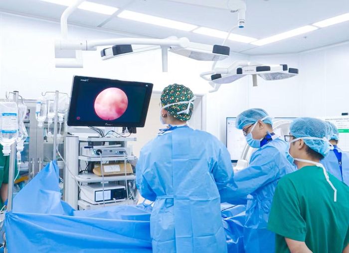 Ê-kíp phẫu thuật cho bệnh nhân - Ảnh BVCC