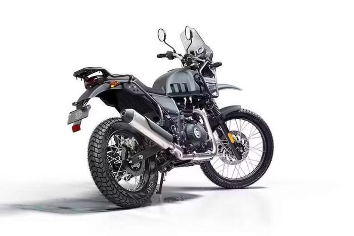 Về giá bán, truyền thông Ấn Độ dự đoán Royal Enfield Himalayan 440 tại thị trường này có mức bán ra chính hãng từ khoảng 229.000 Rupee (tương đương 63,17 triệu đồng). Mức giá này sẽ đặt mẫu xe giữa 2 "người anh em" Scram 440 và Himalayan 450.