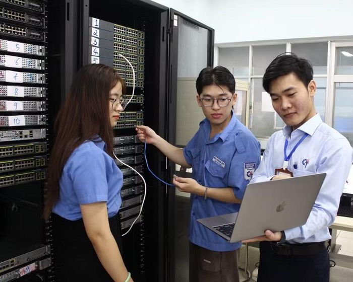 Sinh viên Ngành Quản trị mạng máy tính tại Trường Cao đẳng Kỹ thuật Cao Thắng.