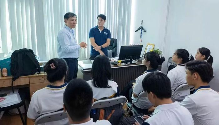 Sinh viên ngành Marketing Trường Cao đẳng Bách khoa Bách Việt thực tập thực tế tại doanh nghiệp (tháng 7/2026).
