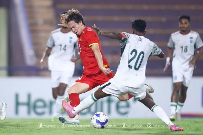 Điều này khiến U23 Việt Nam cần nhập cuộc thận trọng. Nếu đẩy cao đội hình quá sớm, khoảng trống phía sau hàng tiền vệ có thể trở thành cơ hội để Kuwait tổ chức phản công.