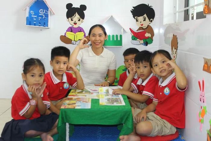 Cô trò Trường Mầm non Đặng Văn Kiều (xã Cẩm Bình, Hà Tĩnh).