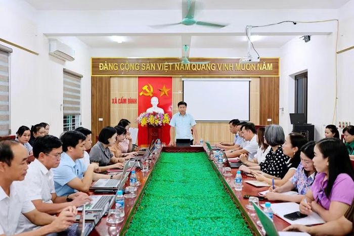 Xã Cẩm Bình tổ chức hướng dẫn công tác chấm điểm, lấy phiếu tín nhiệm đối với hiệu trưởng, phó hiệu trưởng các trường học trên địa bàn xã.