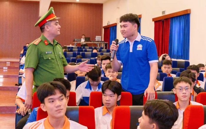 Chương trình phổ biến pháp luật nâng cao nhận thức, kỹ năng cho sinh viên Trường Cao đẳng Công nghệ cao Đồng An. Ảnh: NTCC.