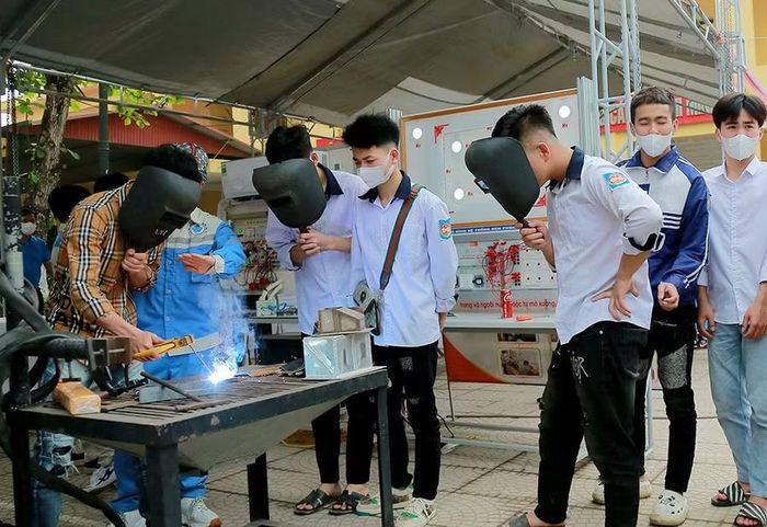 Ngày hội tư vấn hướng nghiệp, tuyển sinh giáo dục nghề nghiệp tại Phú Thọ.
