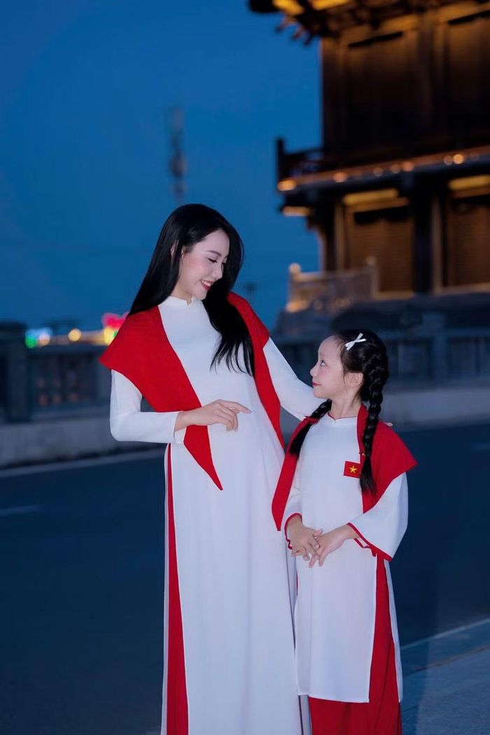 Tuệ Anh và mẹ.