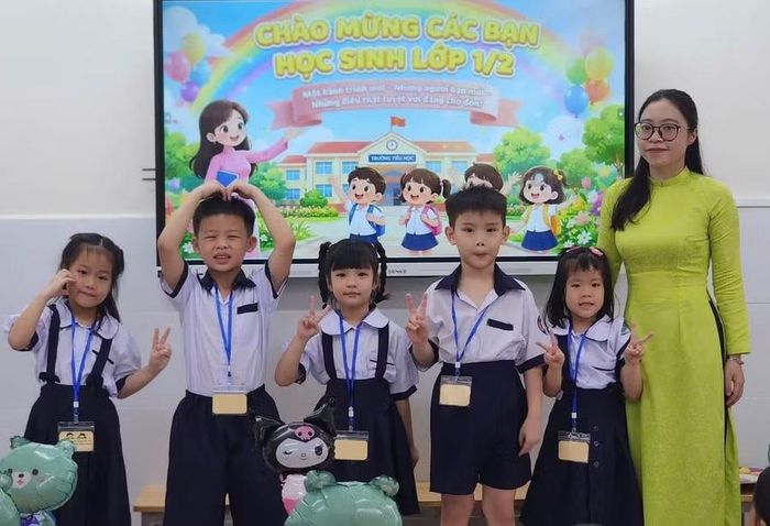 Học sinh Tiểu học TPHCM tựu trường năm học 2026-2027.