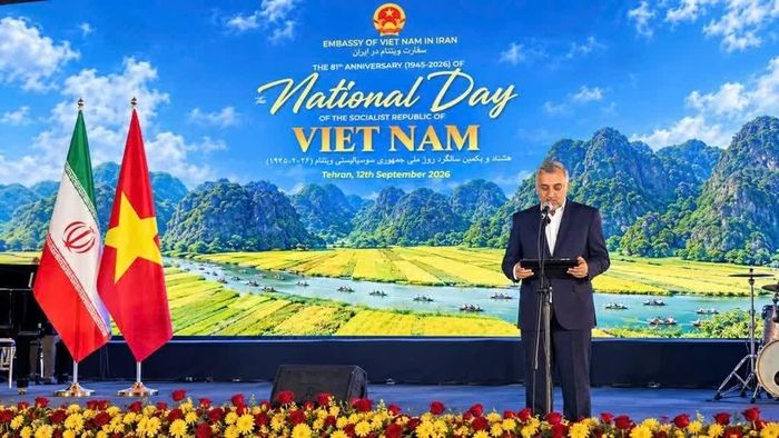 Thứ trưởng Ngoại giao Iran Hamid Ghanbari phát biểu chúc mừng. (Nguồn: Đại sứ quán Việt Nam tại Iran)