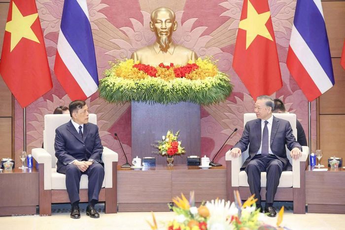 Sự trao đổi đoàn cấp cao với tần suất và cấp độ rất cao này là minh chứng sinh động cho sự coi trọng, tin cậy chính trị và quyết tâm của lãnh đạo hai nước trong việc củng cố và làm sâu sắc hơn khuôn khổ quan hệ Đối tác chiến lược toàn diện Việt Nam - Thái Lan, được nâng cấp từ tháng 5/2025.