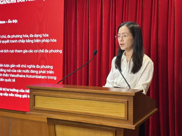 TS. Kiều Thanh Nga nhấn mạnh, một nền ngoại giao hiệu quả cần giữ vững nguyên tắc nhưng tránh cứng nhắc, bảo vệ lợi ích quốc gia song song với mở rộng đối thoại và tìm kiếm điểm đồng. (Ảnh: Trung Anh)