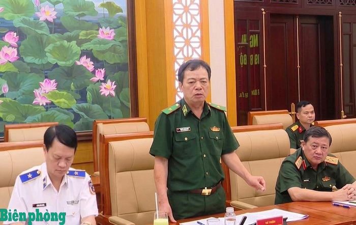 Thiếu tướng Nguyễn Văn Thiện, Phó Tư lệnh Bộ đội Biên phòng phát biểu tại hội nghị. Ảnh: Hồng Pha