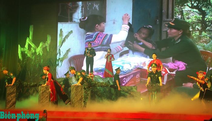Chương trình "Nâng bước em tới trường - Con nuôi đồn Biên phòng" được lấy làm chất liệu đặc sắc cho phần thi. Ảnh: TK