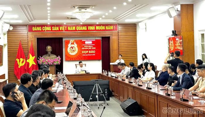 Quang cảnh họp báo.