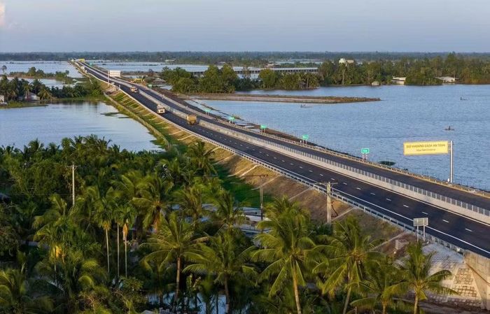 Hoàn thiện các hạng mục để bảo đảm đủ điều kiện thu phí cao tốc Bắc - Nam phía Đông đoạn Cần Thơ - Hậu Giang và Hậu Giang - Cà Mau theo quy định. Ảnh: TL.