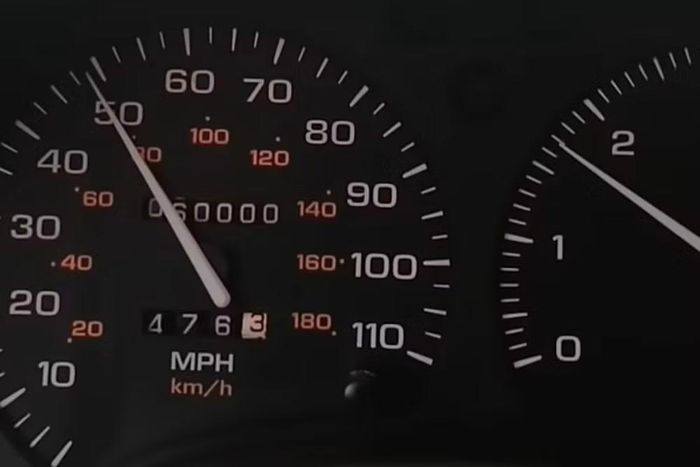 Sau khi xe chạy hơn 96.000 km, việc kiểm tra và thay thế các bộ phận quan trọng giúp duy trì an toàn và hiệu suất. Ảnh: SlashGear