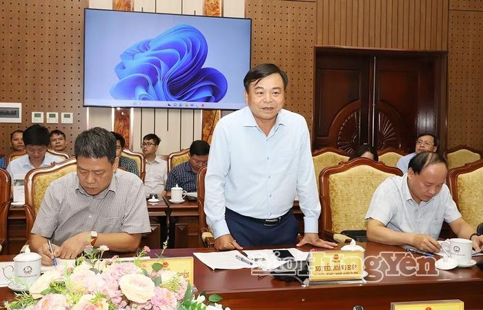 Thứ trưởng Bộ Nông nghiệp và Môi trường Nguyễn Hoàng Hiệp phát biểu tại buổi làm việc. Ảnh: Báo Hưng Yên