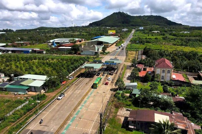 Tập đoàn Đức Long Gia Lai là đơn vị có kinh nghiệm nâng cấp, mở rộng Quốc lộ 14 (đường Hồ Chí Minh đoạn từ Pleiku đi Bình Phước).