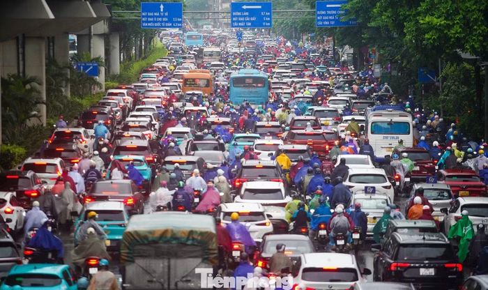 Mưa lớn tại Hà Nội được dự báo còn tiếp diễn trong ngày 15/9, tiềm ẩn nguy cơ ngập úng tại các khu vực trũng thấp và đô thị.