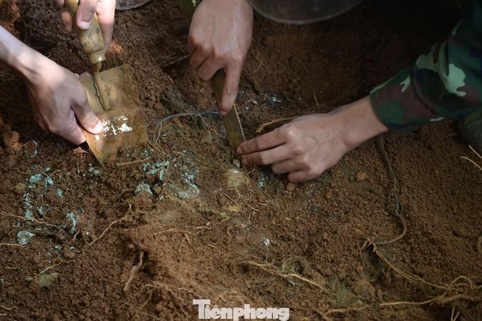 Công tác tìm kiếm được thực hiện tỉ mỉ, trang nghiêm.