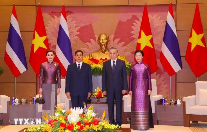 Tổng Bí thư, Chủ tịch nước Tô Lâm và Phu nhân đón Nhà vua và Hoàng hậu Thái Lan. (Ảnh: TTXVN)