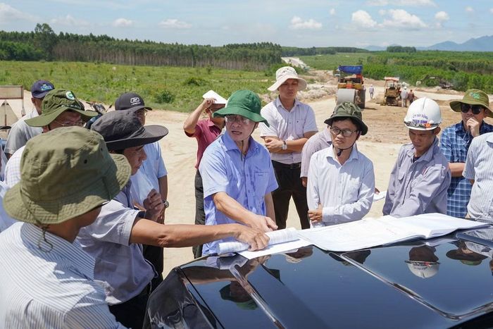 Ông Nguyễn Hồng Hải kiểm tra, đôn đốc các dự án giao thông trọng điểm của khu vực Bình Thuận cũ.