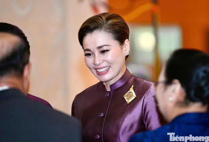 Hoàng hậu Suthida trong lễ đón tại Hà Nội ngày 15/9. (Ảnh: Như Ý)