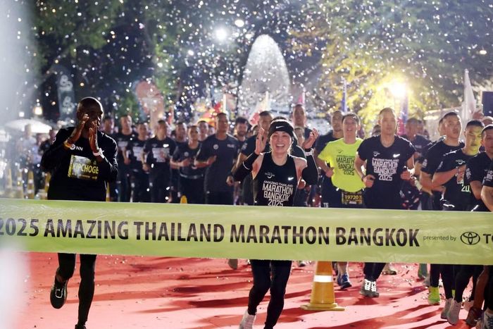 Hoàng hậu Suthida tham gia giải chạy marathon Bangkok.