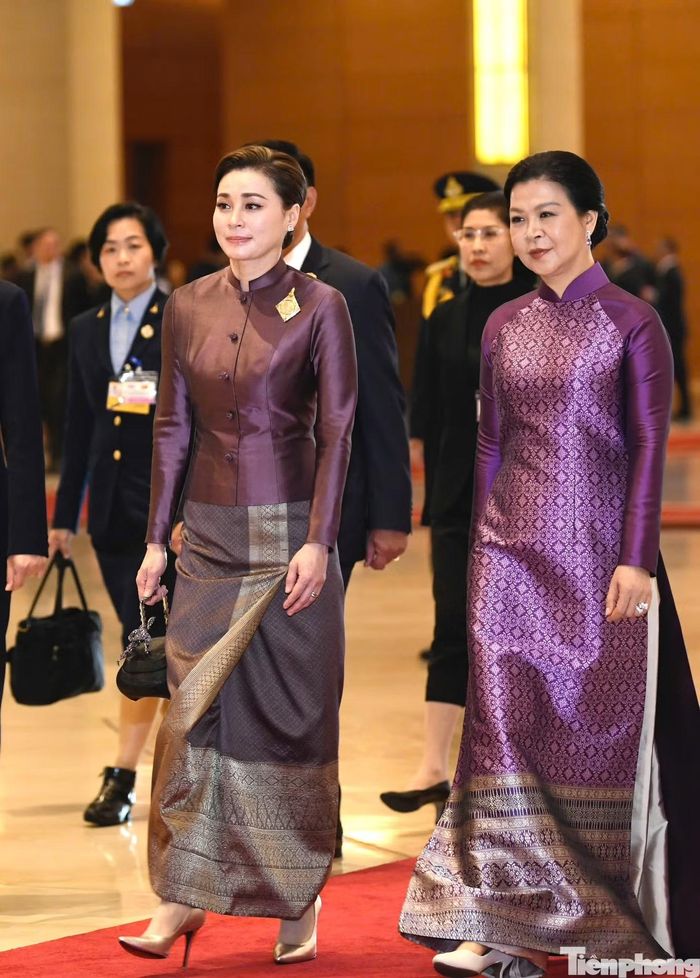 Phu nhân Ngô Phương Ly và Hoàng hậu Suthida. (Ảnh: Như Ý)