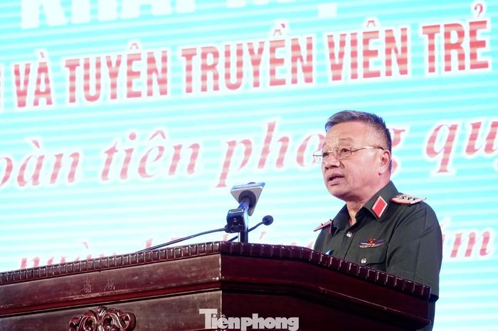 Thượng tướng Lê Quang Minh - Phó Chủ nhiệm Tổng cục Chính trị Quân đội nhân dân Việt Nam, phát biểu khai mạc hội thi.