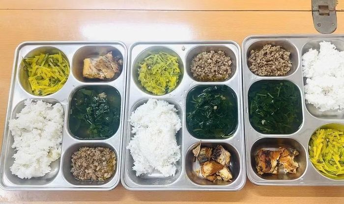 Hình ảnh suất ăn bán trú tại Trường tiểu học Hà Huy Tập 2 vào ngày 15/9.