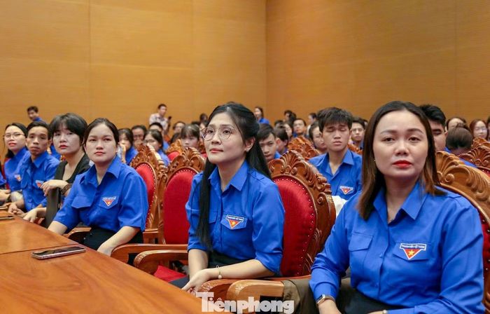 Đoàn viên thanh niên tham gia buổi đối thoại. Ảnh: Trương Định